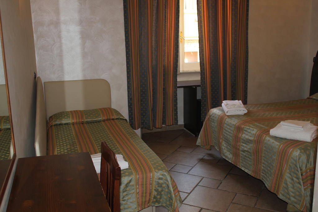 索鲁斯托酒店 罗马 客房 照片